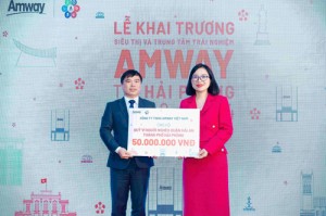 Amway trao tặng 50 triệu đồng cho Quỹ Vì người nghèo của Quận Hải An, thành phố Hải Phòng