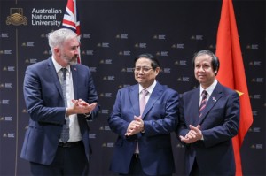 Thủ tướng Phạm Minh Chính, Bộ trưởng Bộ GDĐT Nguyễn Kim Sơn và Bộ trưởng Giáo dục Australia Anthony Chisholm tại Diễn đàn