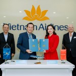 Ông Lê Hồng Hà - Tổng Giám đốc Vietnam Airlines, ông Đặng Anh Tuấn - Phó Tổng Giám đốc Vietnam Airlines, bà Nguyễn Diệu Cầm – Tổng Giám đốc T&A Ogilvy, ông Soames Hines – Tổng Giám đốc của Ogilvy tại lễ ký kết hợp tác.