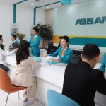 Từ những tháng đầu năm 2024, ABBANK đã triển khai hàng loạt chương trình ưu đãi từ hỗ trợ lãi suất cho đến các gói phí thể hiện sự sát cánh đồng hành với cộng đồng doanh nghiệp SME