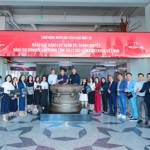 Ban Lãnh đạo Prudential Việt Nam và Viện FSB cùng 17 Giám đốc Văn phòng Tổng Đại lý của Prudential trong khóa học đầu tiên.