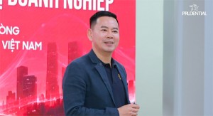 Ông Phương Tiến Minh, Tổng Giám đốc Prudential Việt Nam phát biểu tại buổi khai giảng