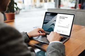 Khách hàng doanh ngiệp sử dụng ABBANK Business dễ dàng trên điện thoại, máy tính bảng của iOS/Android, máy tính và laptop thông thường
