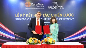 Careplus Đại diện Prudential và CarePlus ký kết hợp tác chiến lược, Ông Attila Vajda – Tổng Giám Đốc của Hệ thống Phòng khám CarePlus, và Bà Nguyễn Thanh Hà – Phó Tổng Giám đốc Giao dịch Bảo Hiểm Prudential Việt Nam