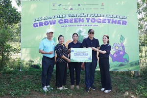 Đại diện Taiwan Excellence trao tặng 2.000 cây xanh cho khu vực vùng đệm Vườn Quốc gia Ba Vì
