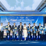Đội ngũ phát triển kinh doanh đông đảo tham gia sự kiện lễ ký kết