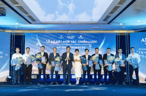 Đội ngũ phát triển kinh doanh đông đảo tham gia sự kiện lễ ký kết