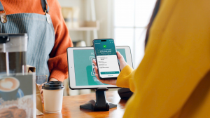 Trải nghiệm giao dịch chuyển tiền nhanh chóng trên ứng dụng ABBANK nhờ công nghệ hiện đại, giao diện được thiết kế đơn giản, trực quan.