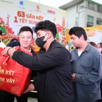 Hoạt động trao quà Tết trong khuôn khổ chương trình “63 gắn kết – 1 Tết Sum Vầy”