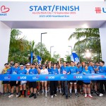 Ông Victor Ngo, Tổng Giám đốc Ngân hàng UOB Việt Nam đứng đầu, cùng các nhân viên, khách hàng, đối tác và người thân tập trung tại vạch xuất phát, sẵn sàng cho Giải chạy bộ UOB Heartbeat 2025