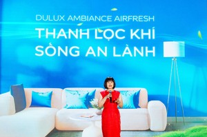 Bà Nguyễn Mỹ Lan chia sẻ tại buổi ra mắt Dulux Ambiance AirFresh
