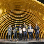 Ông Cao Đức Dũng trao giải "Công trình của Năm" (Building of the Year)