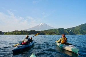 Credits_ Booking.com ©Shutterstock Studios _ Sustainability report 2026(1)