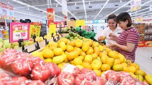 Dịp lễ 30/4 – 1/5 năm nay ghi nhận sức mua bán lẻ tại nhiều chuỗi siêu thị cho các mặt hàng từ nhu cầu gia đình và tiêu dùng tại nhà tăng mạnh. (Ảnh: Bộ Công Thương)