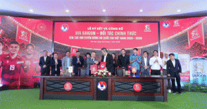 Untitled-1 Trong khuôn khổ hợp tác, Bia Saigon tiếp tục là Đối tác độc quyền trong ngành bia của các Đội tuyển Bóng đá Quốc gia Việt Nam, bao gồm đội tuyển nam, đội tuyển nữ và đội tuyển U23 trong giai đoạn 2026 – 2029