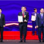 Ông Lester Tan được VCCI vinh danh trong Lễ trao giải thưởng Cúp Thánh Gióng 2026, diễn ra tối ngày 11/10. (Ảnh: BTC)